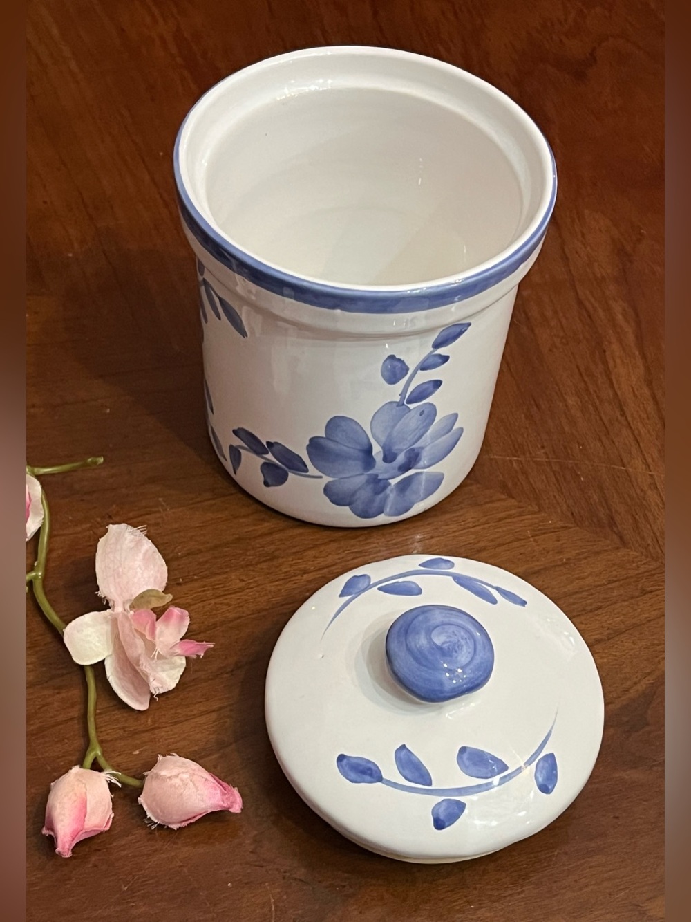 Certified International Portugal Canister Blue Floral 6”T w Lid & Rubber Seal